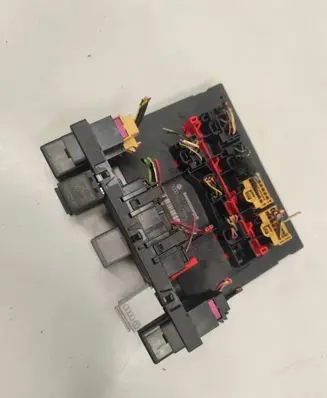 Volkswagen PASSAT B6 Comfort/convenience module H37S1301 F005V005 05886809