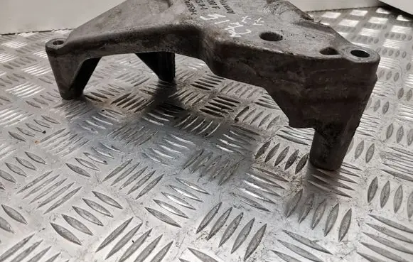Volkswagen PASSAT B6 Engine mounting bracket 03G199207F