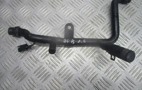Volkswagen PASSAT B5.5 Engine coolant pipe/hose 06B121065L