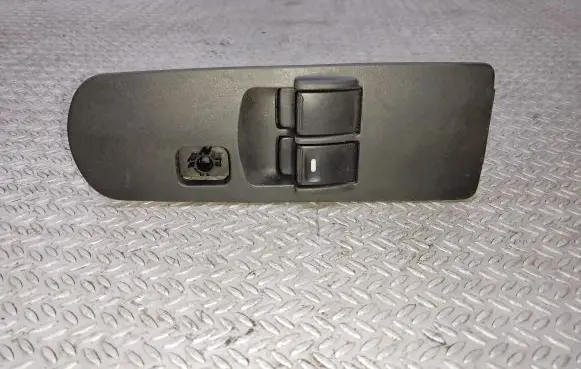 Mitsubishi Colt Electric window control switch MR587959 C8DD342M
