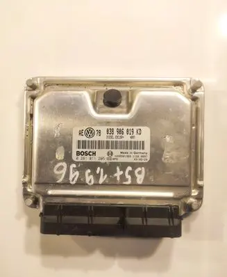 Volkswagen PASSAT B5.5 Engine control unit/module 038906019KD 0281011205 1039S01966