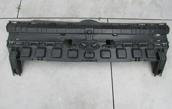 Volkswagen Caddy Front bumper upper radiator grill 2K7807231E