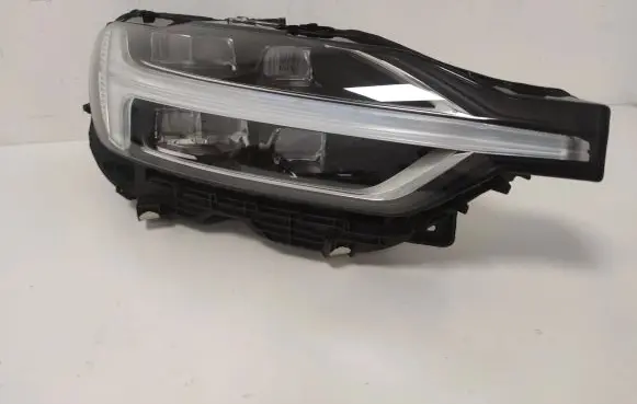 Volvo XC60 Headlight/headlamp 111100686962 20200420 10606500000