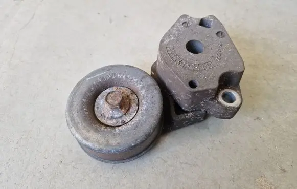 Mitsubishi L200 Generator/alternator belt tensioner