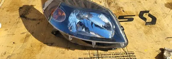 Dacia Sandero Headlight/headlamp 260104793R 00325778 24731DTD