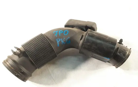 Volkswagen Touareg II Air intake hose/pipe 
