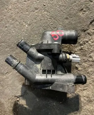 Ford Focus Thermostat/thermostat housing CM5G9K478FA
