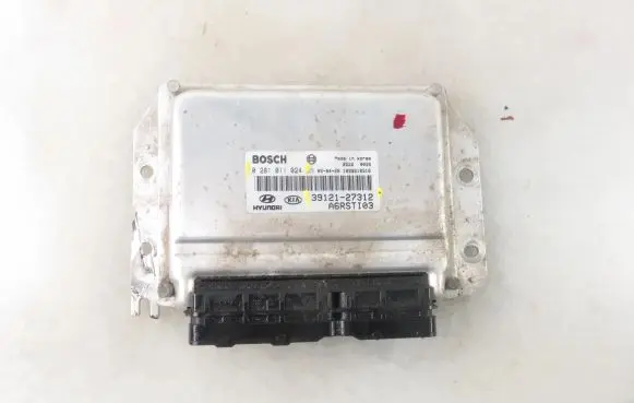 KIA Carens II Engine control unit/module 0281011024 3912127312