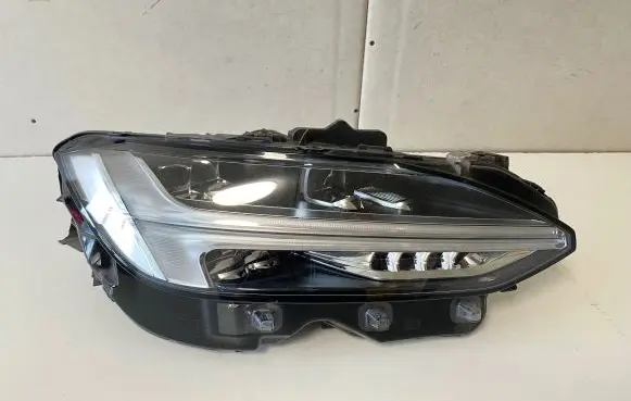 Volvo S90, V90 Headlight/headlamp 31656810