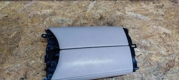 Mercedes-Benz C W205 Armrest 2056800496 1271315C