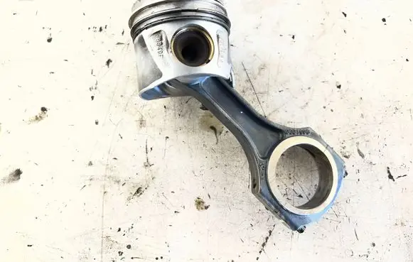 Mercedes-Benz C W204 Piston with connecting rod 65100