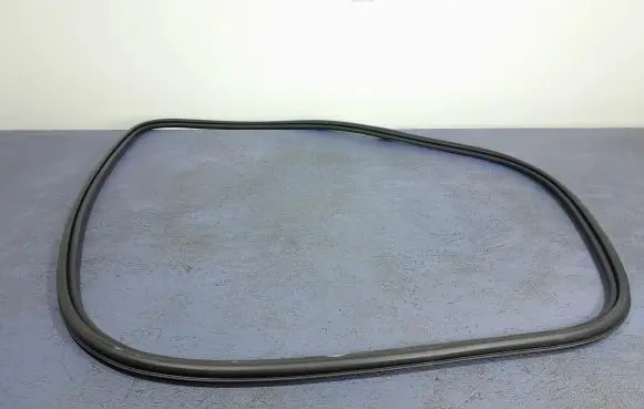 Volvo S90, V90 Front door rubber seal 