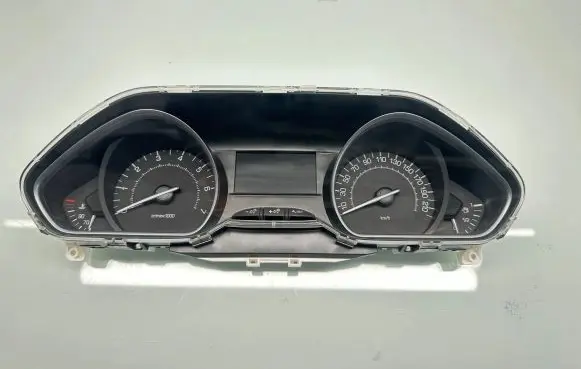 Peugeot 208 Speedometer (instrument cluster) 9822621180 E137SWLL1300 E137MWLL1300