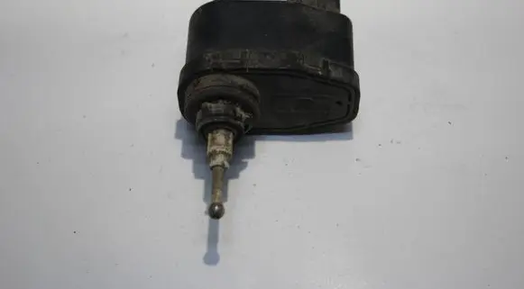 Volkswagen PASSAT B4 Headlight level adjustment motor 357941295 00437548