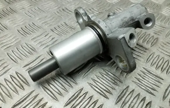 Master brake cylinder