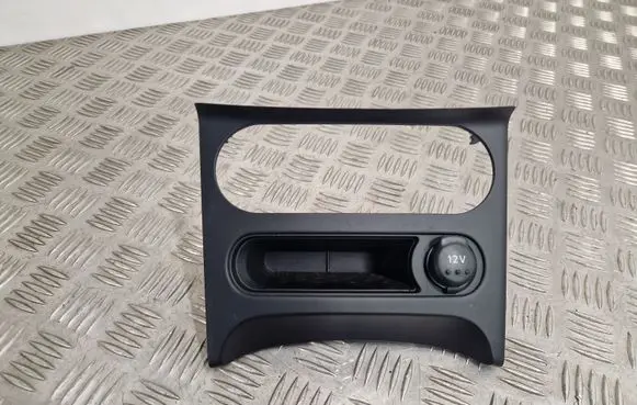 Nissan Qashqai+2 Other interior part 27570BR00A