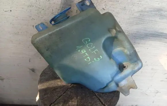 Volkswagen Golf III Windscreen/windshield washer pump 1H0955453