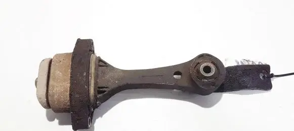 Skoda Octavia Mk1 (1U) Engine mount bracket