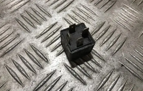 Audi A4 S4 B5 8D Other relay 8d0951253a v23134-b52-x301