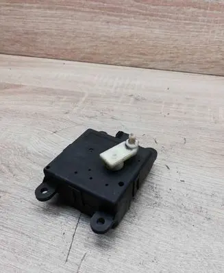 Nissan Primera Air flap motor/actuator 2K00130850