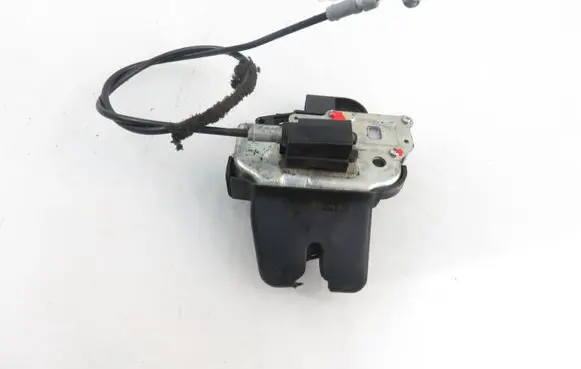 Infiniti M Tailgate/trunk/boot lock/catch/latch 