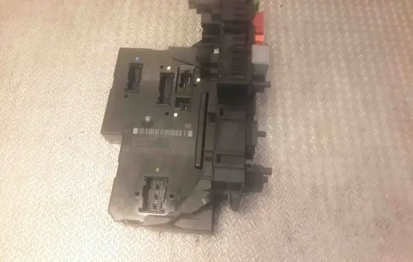 Mercedes-Benz C W204 Fuse box set 2049060205 A2049060205