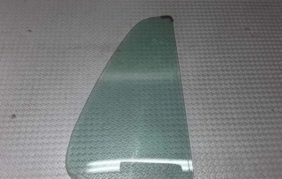Rear vent window glass