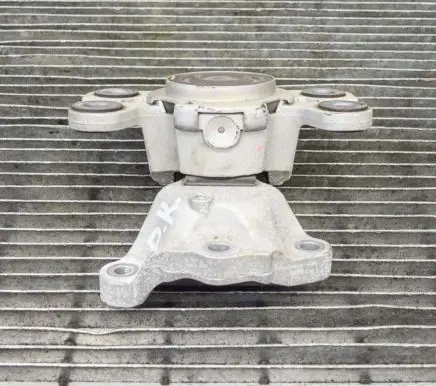 Volvo XC60 Engine mount bracket 31401307