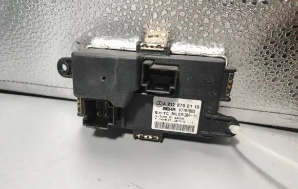 Mercedes-Benz E W212 Heater blower motor/fan resistor A2128702110 5HL01038411 V7191003