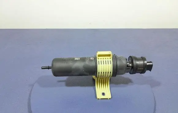 BMW X5 E53 Fuel filter housing 8587499