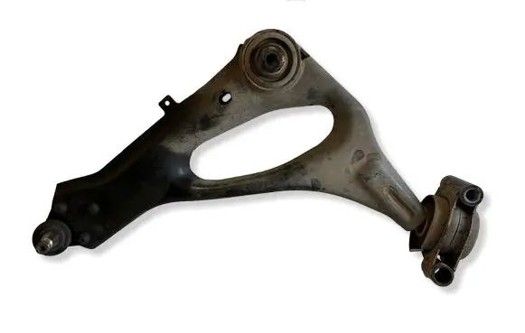 Mercedes-Benz Vito Viano W447 Front lower control arm/wishbone A4473303400
