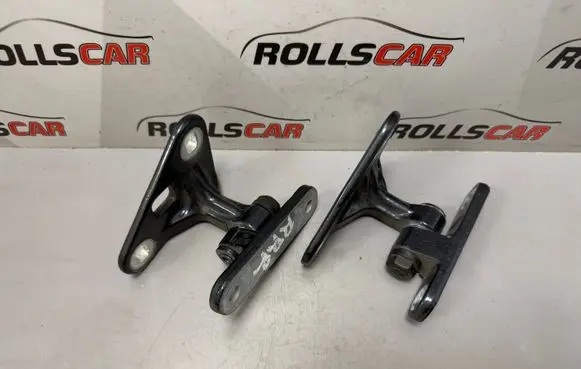 Mercedes-Benz CLS C219 Front door upper hinge 