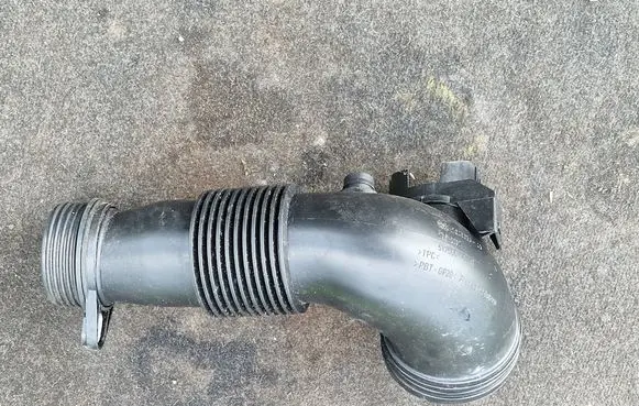 BMW 4 F32 F33 Air intake duct part 7605638 70510167 758610