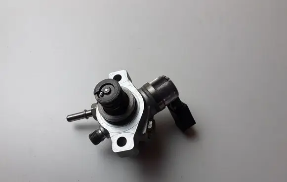 Subaru Forester SK Fuel injection high pressure pump 2961000330
