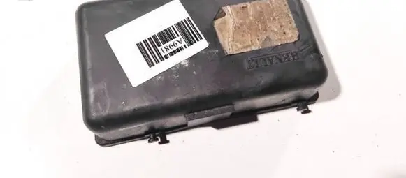 Renault Laguna II Fuse box cover 8200210898 318003126