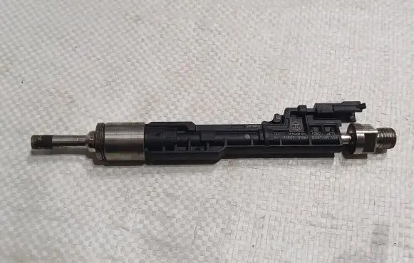 BMW X5 F15 Fuel injector 0261500533