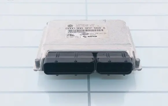 Volkswagen Phaeton Engine control unit/module 5SG008407 3D0907553A