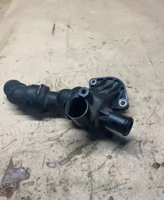 Volkswagen PASSAT B6 Engine coolant pipe/hose 1J0121619 06F121111F