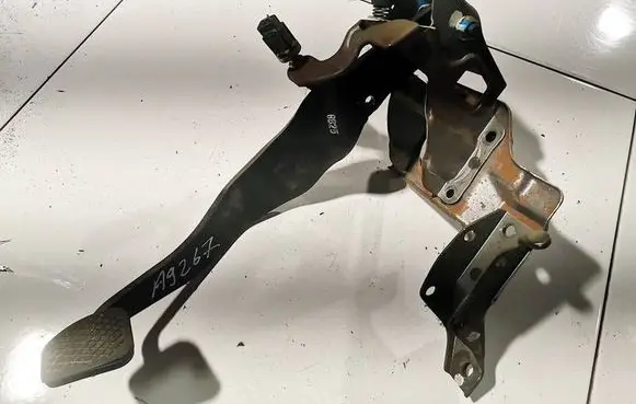 Honda CR-V Clutch pedal 