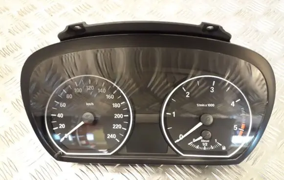 BMW 1 E81 E87 Speedometer (instrument cluster) 102495284 IK916682101E