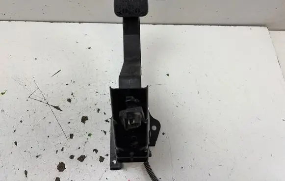 Volkswagen Crafter Clutch pedal 1036776