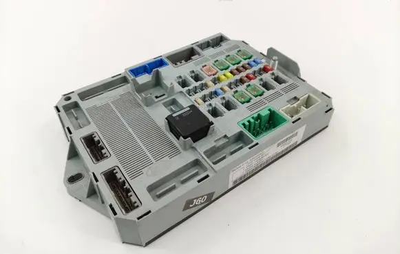 Jaguar XF X250 Fuse module 7370032840 CX2314D628AG