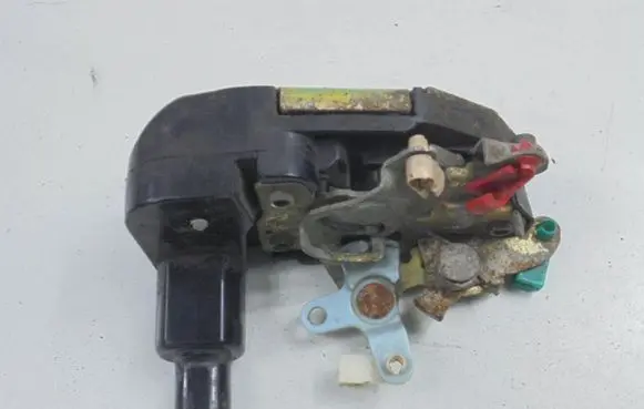 Chrysler Grand Voyager III Front door lock