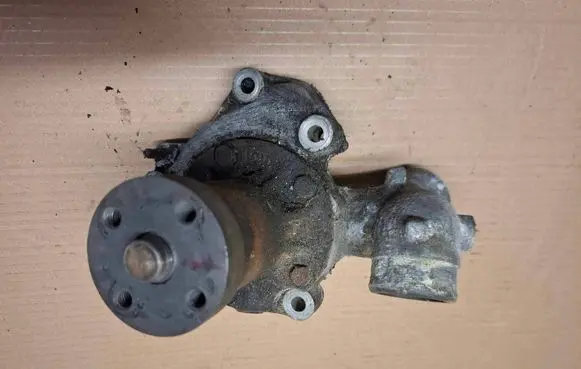 Mercedes-Benz 280 450 W116 Water pump 1102010301
