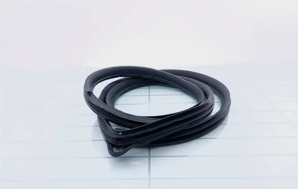 Toyota Avensis T250 Front door rubber seal 