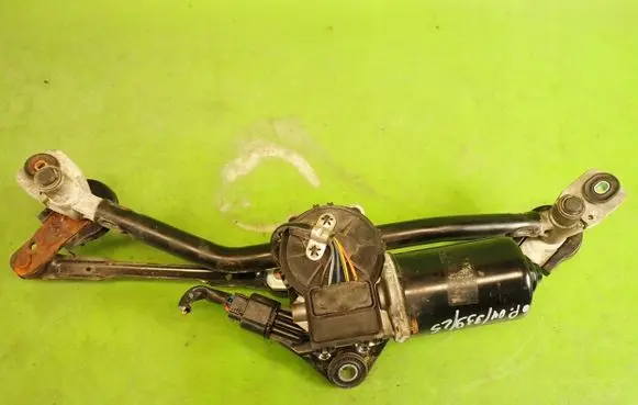 Hyundai i10 Front wiper linkage and motor