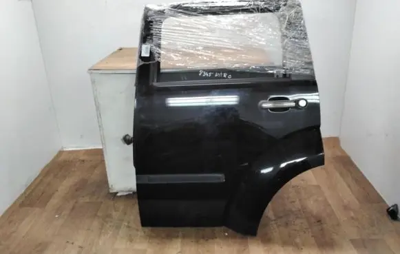 Dodge Nitro Rear door