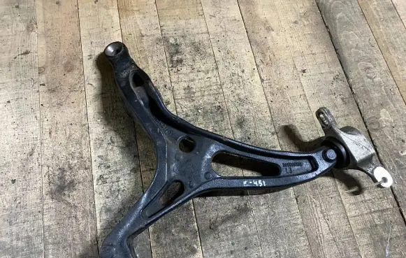 Mercedes-Benz R W251 Front lower control arm/wishbone 060009106