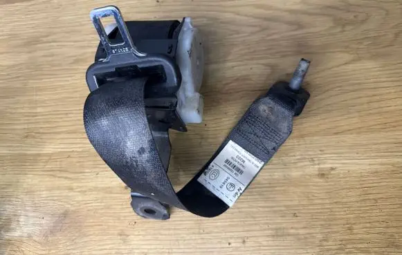 Opel Insignia A Rear seatbelt 13288436