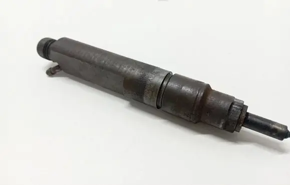 Volkswagen Golf IV Fuel injector 028130201t